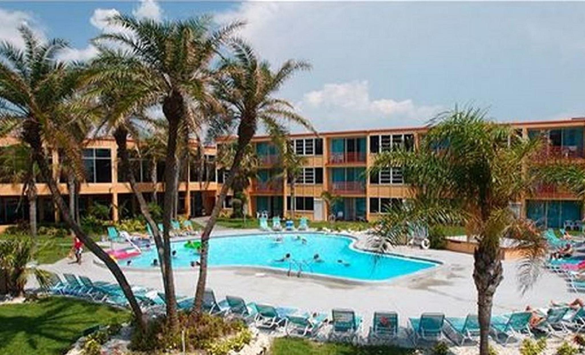 Dolphin Beach Resort St. Pete Beach Exterior foto
