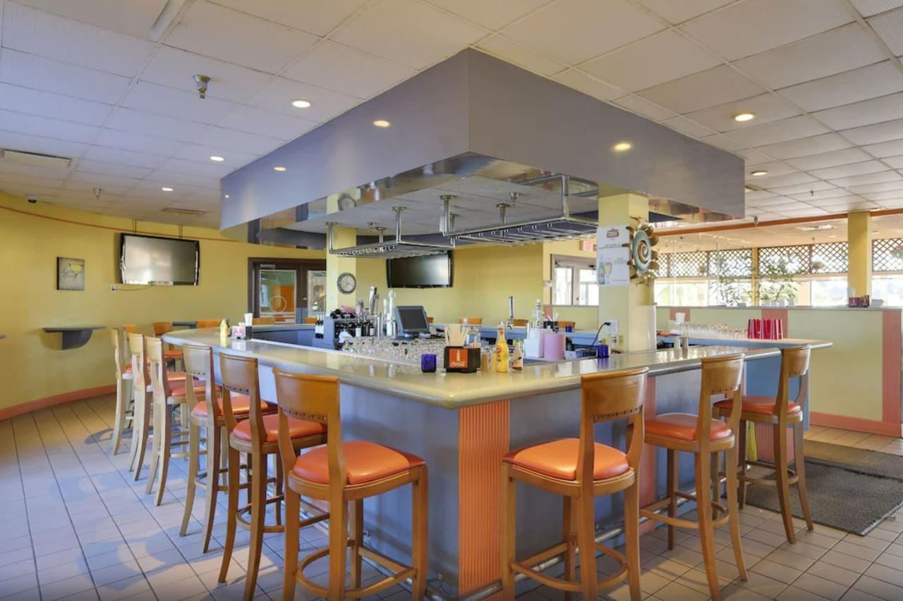 Dolphin Beach Resort St. Pete Beach Exterior foto