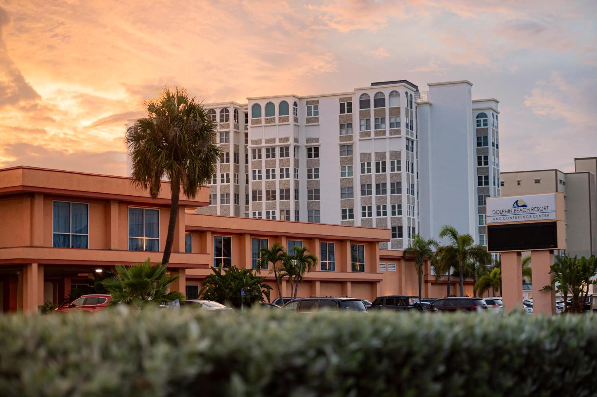 Dolphin Beach Resort St. Pete Beach Exterior foto
