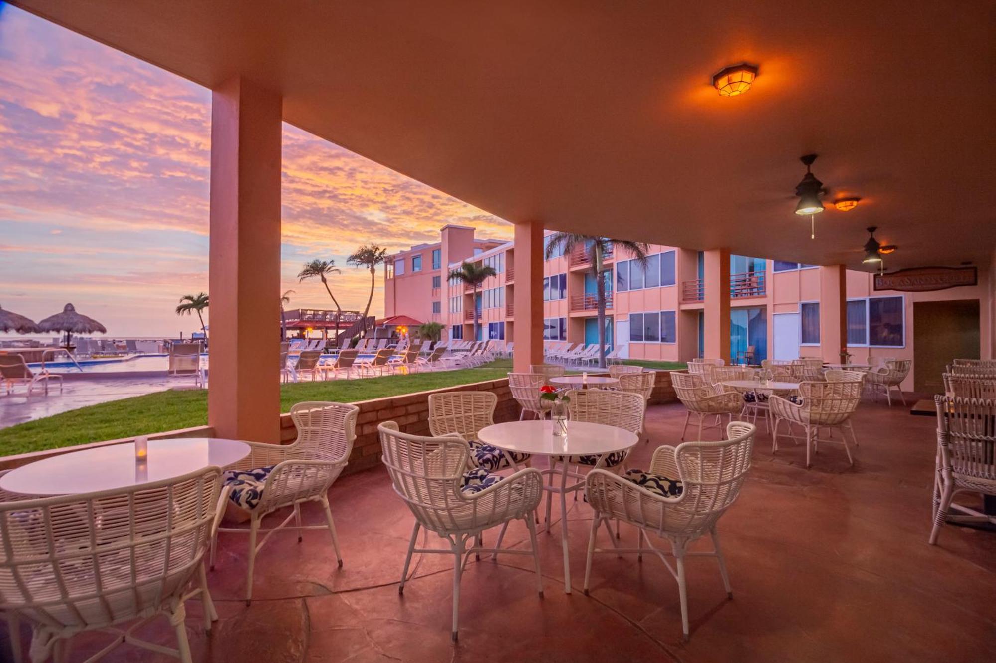 Dolphin Beach Resort St. Pete Beach Exterior foto